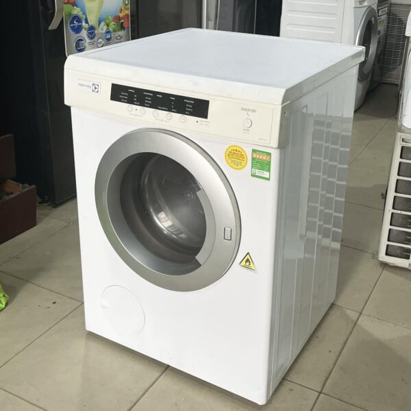Máy sấy quần áo Electrolux 7kg mới 95%