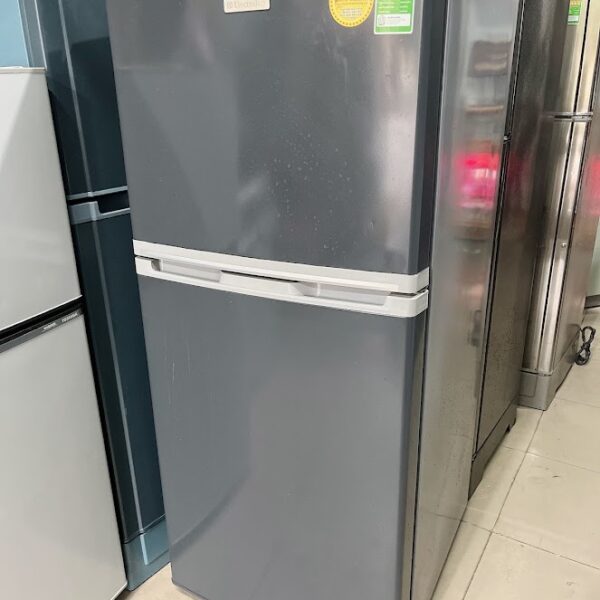 Tủ lạnh cũ Electrolux ETB1800PC 177 lít mới 95%