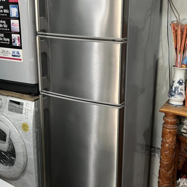 Tủ lạnh cũ Electrolux ETB2603SC 247 lít không đóng tuyết mới 95%