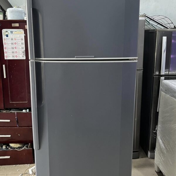 Tủ lạnh cũ Hitachi 395 lít không đóng tuyết mới 90%