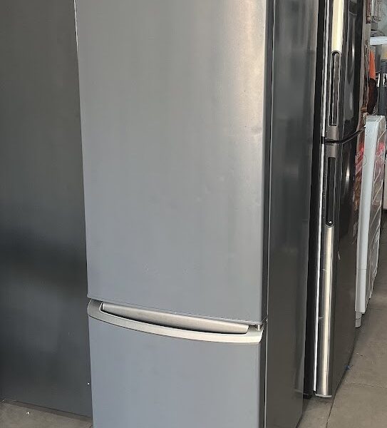 Tủ lạnh Cũ Panasonic NR-BT263SSVN 263 lít mới 90%