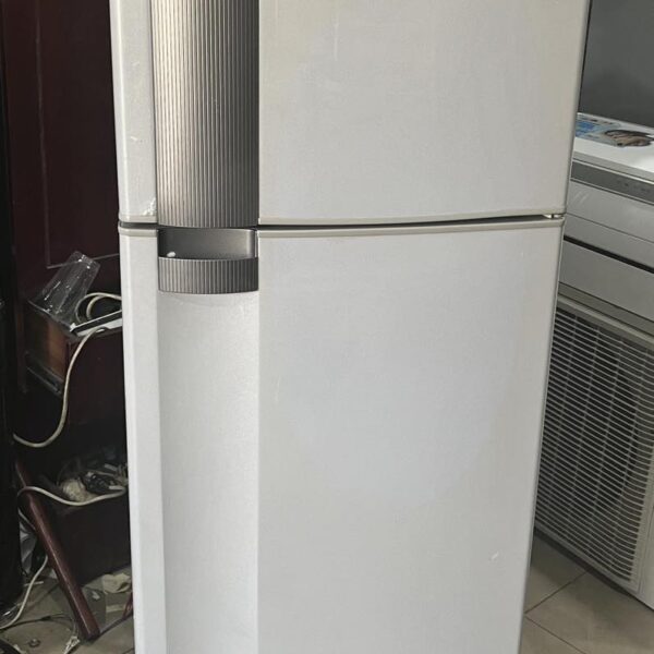 Tủ lạnh cũ Sanyo 190 lít không đóng tuyết mới 90%