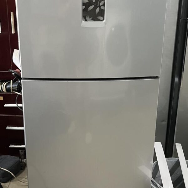 Tủ lạnh Electrolux ETB2102PE 211 lít không đóng tuyết mới 95%